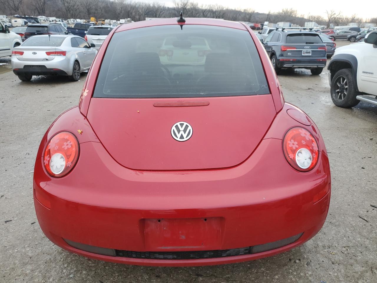 2010 Volkswagen Beetle - Image 6