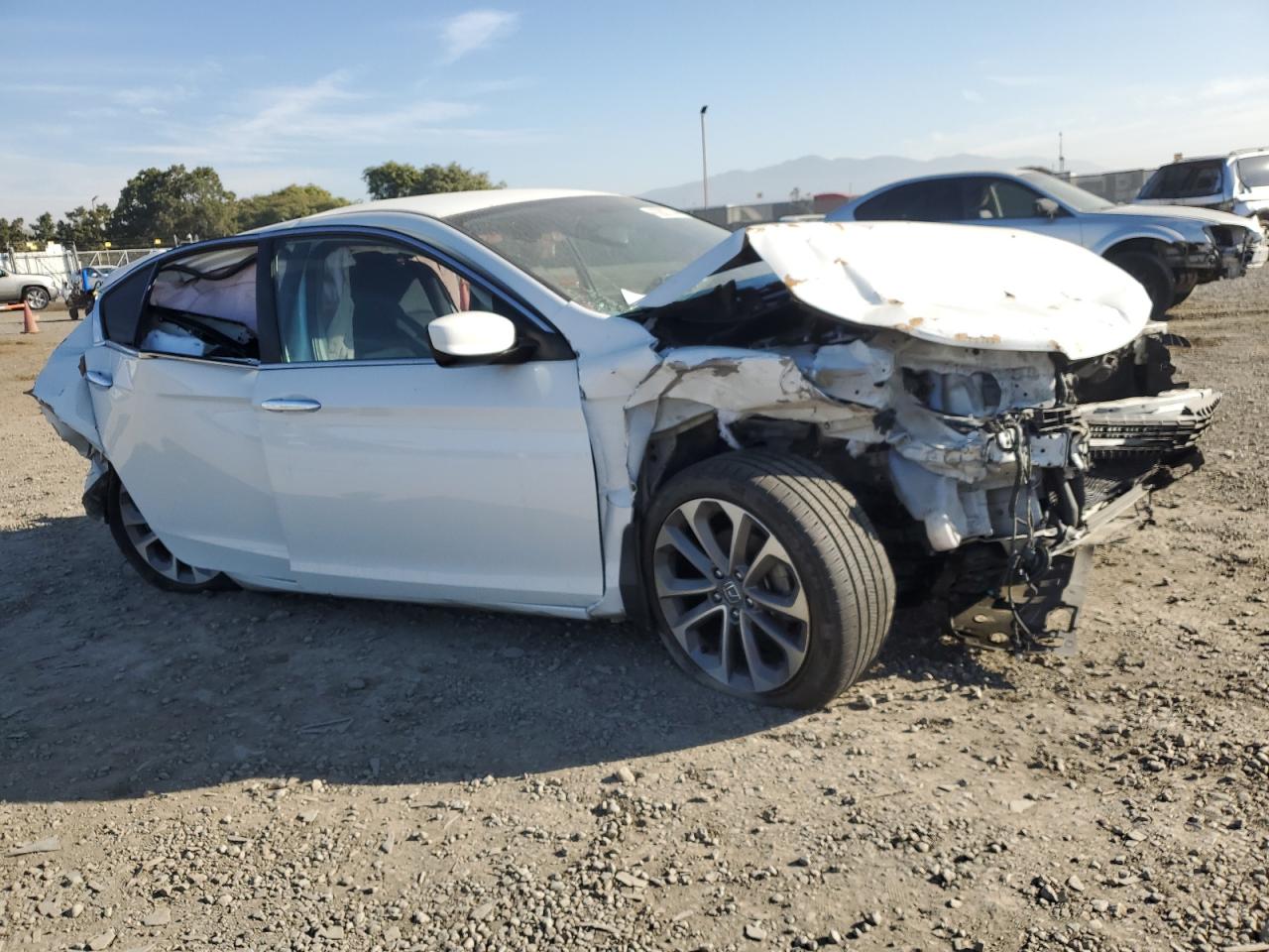 VIN 1HGCR2F59FA263173 2015 HONDA ACCORD no.4