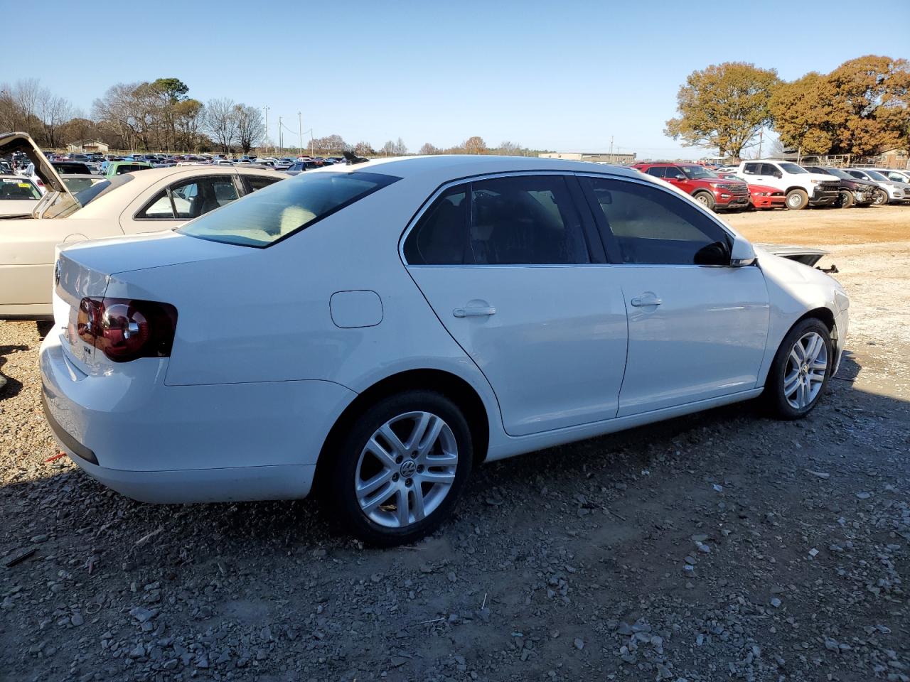 2010 Volkswagen Jetta - Image 3