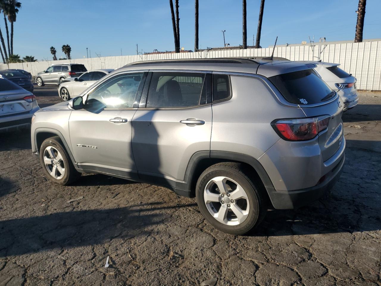 VIN 3C4NJCBB0KT727230 2019 JEEP COMPASS no.2