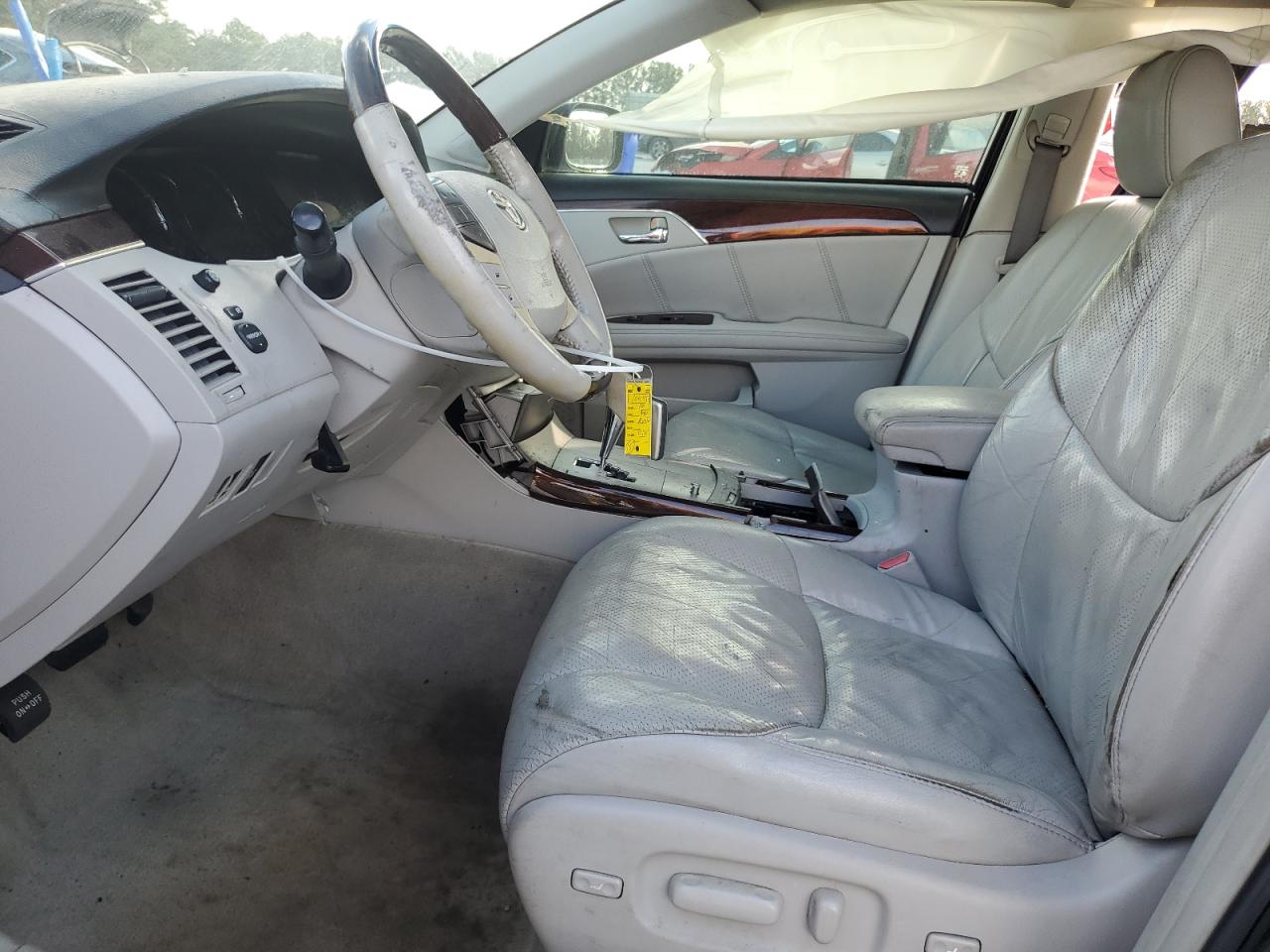 2010 Toyota Avalon - Image 7