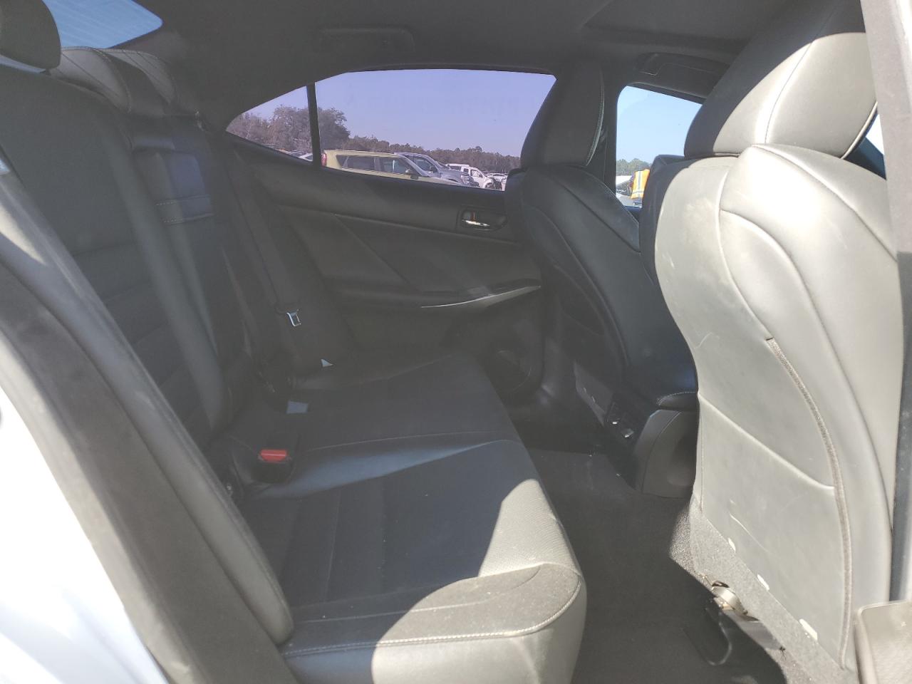 2016 Lexus IS - Image 10