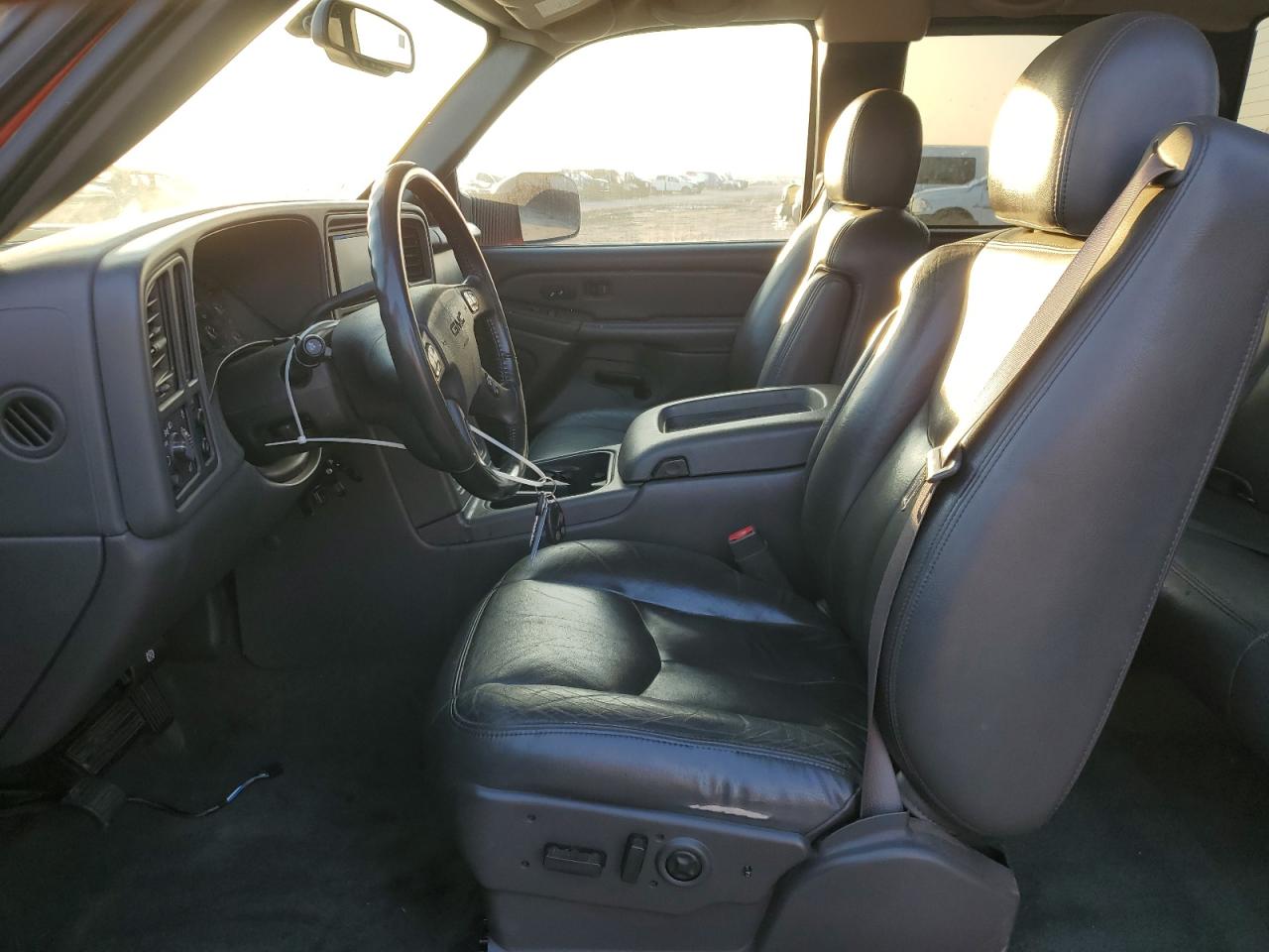 2004 GMC Sierra - Image 7