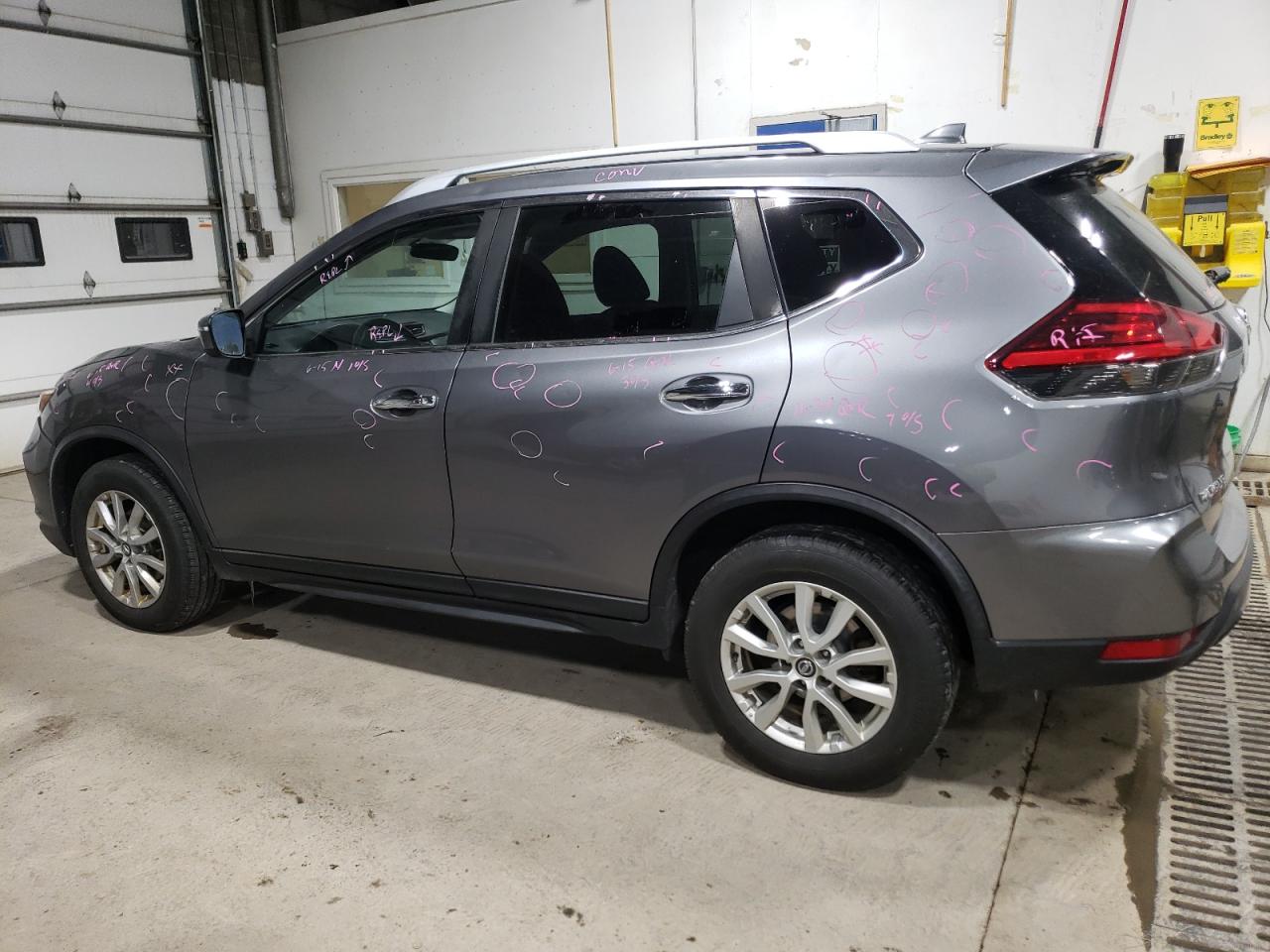 2017 Nissan Rogue - Image 2
