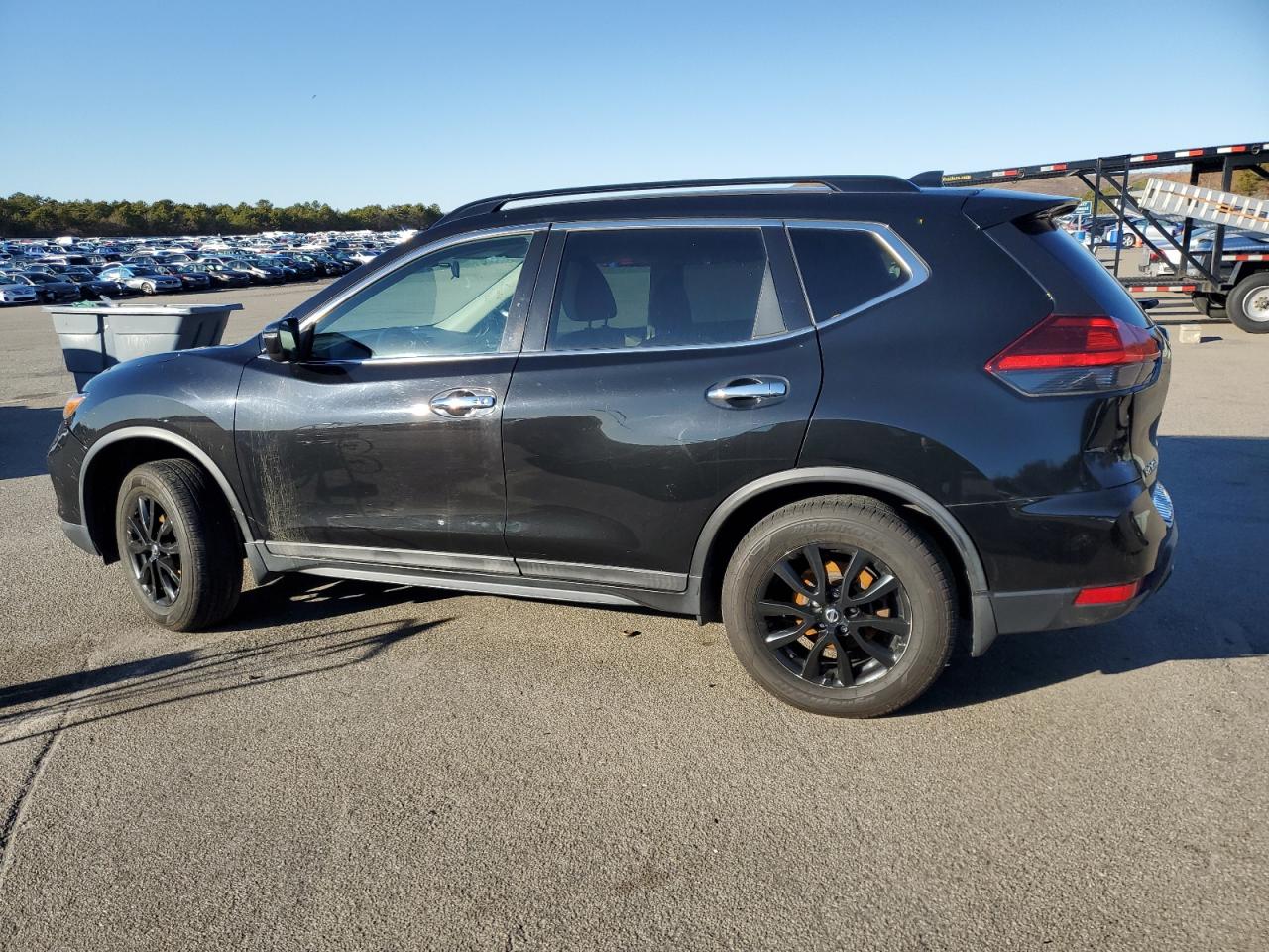 2017 Nissan Rogue - Image 2