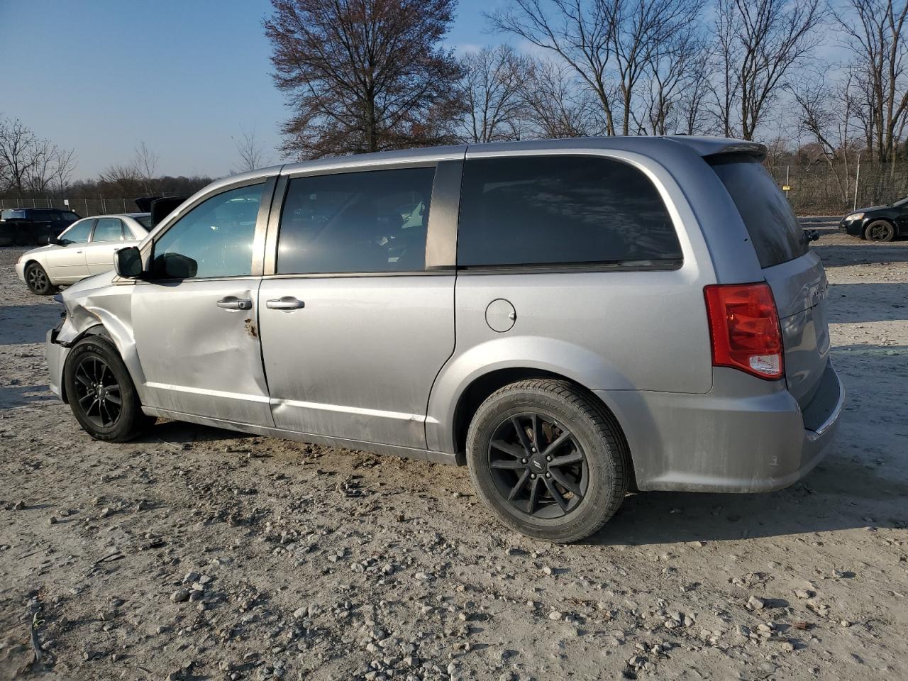 2019 Dodge Caravan - Image 2