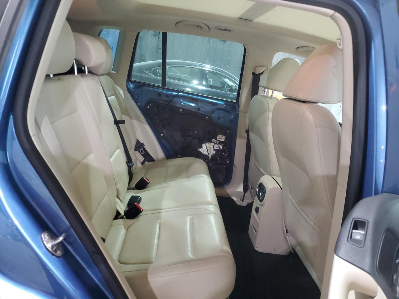 2017 Volkswagen Tiguan - Image 11
