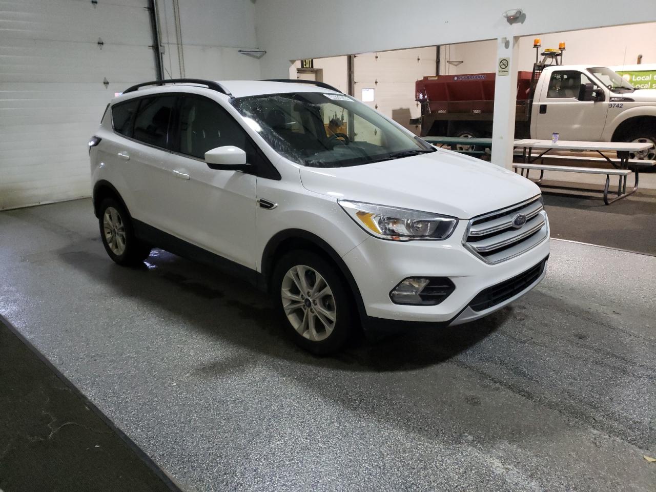 VIN 1FMCU9GD7JUC05335 2018 FORD ESCAPE no.4