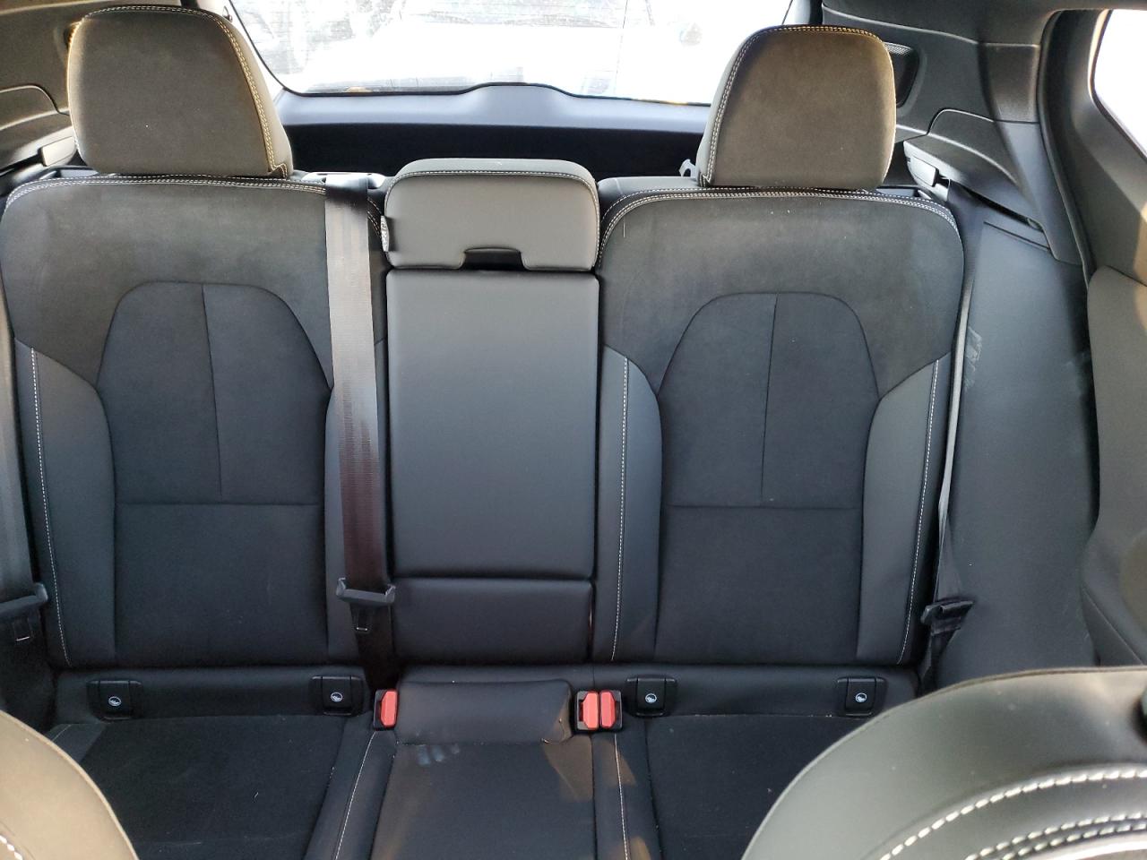 2022 Volvo XC40 - Image 10