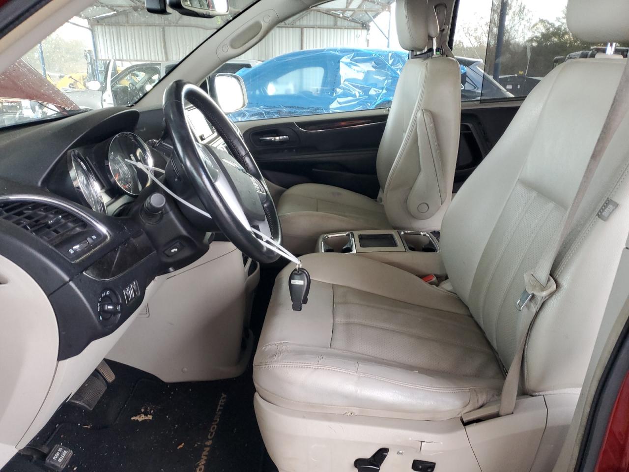 2013 Chrysler Town & Country - Image 7