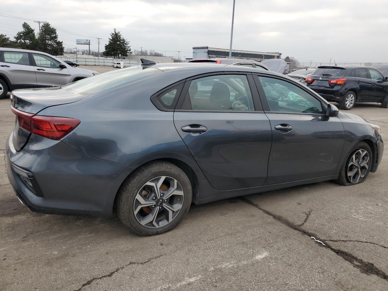 VIN 3KPF24AD2ME337750 2021 KIA FORTE no.3