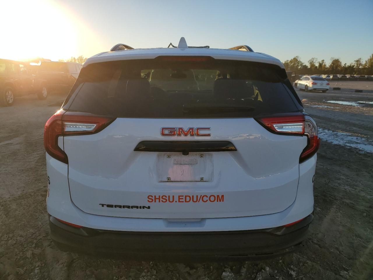 2022 GMC Terrain - Image 6