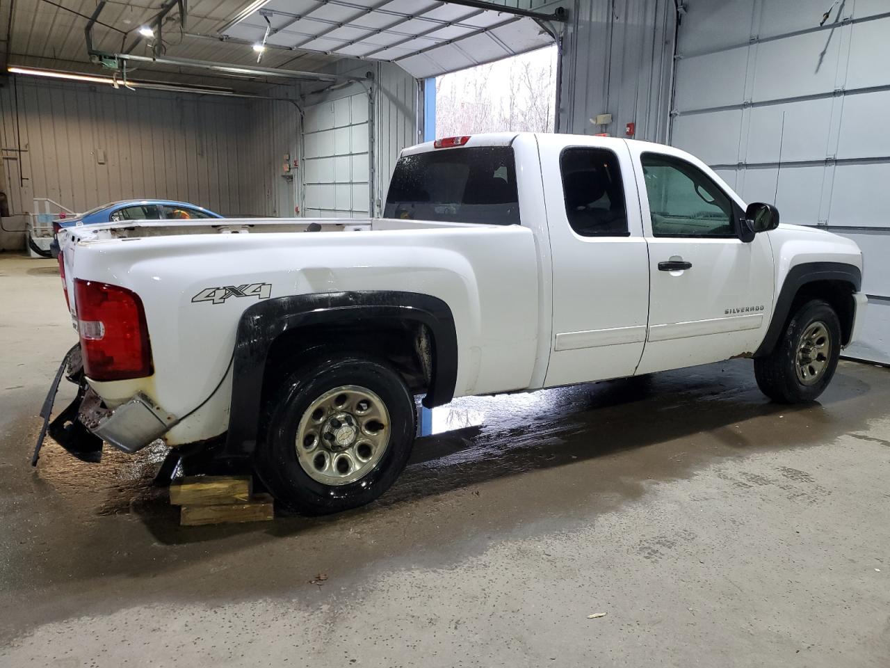 2011 Chevrolet Silverado - Image 3