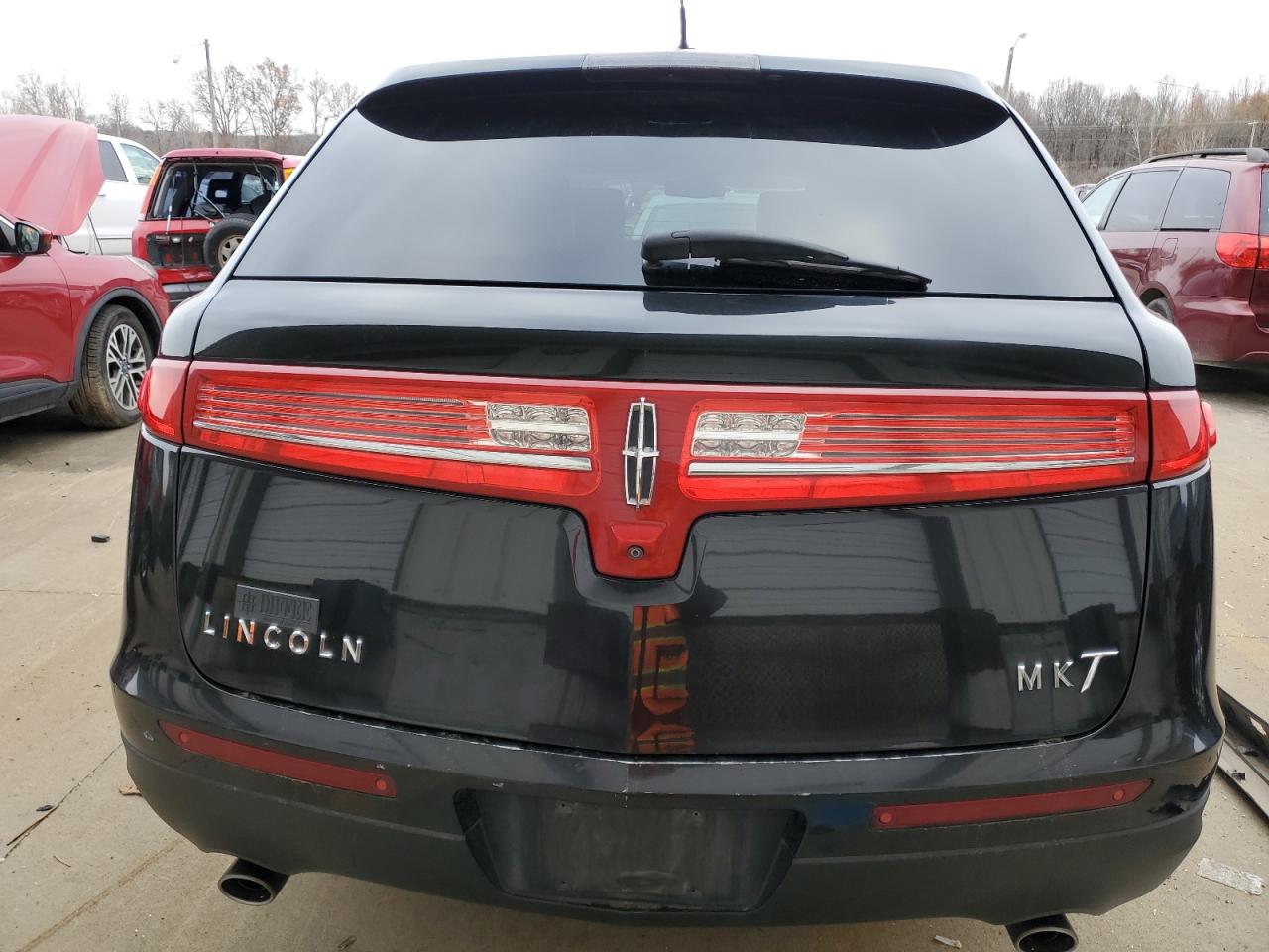 2013 Lincoln MKT - Image 6