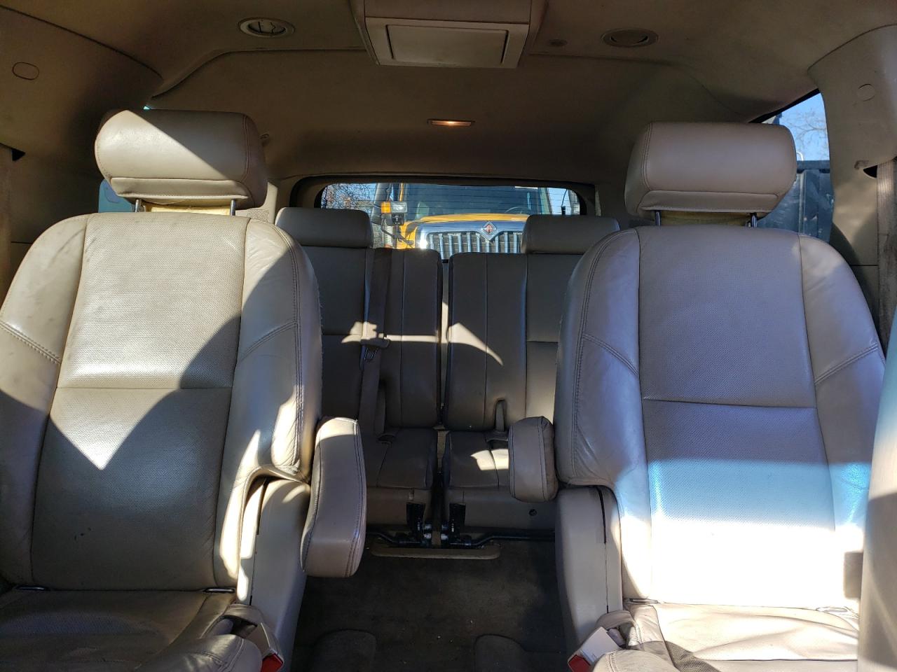 2010 Cadillac Escalade - Image 10