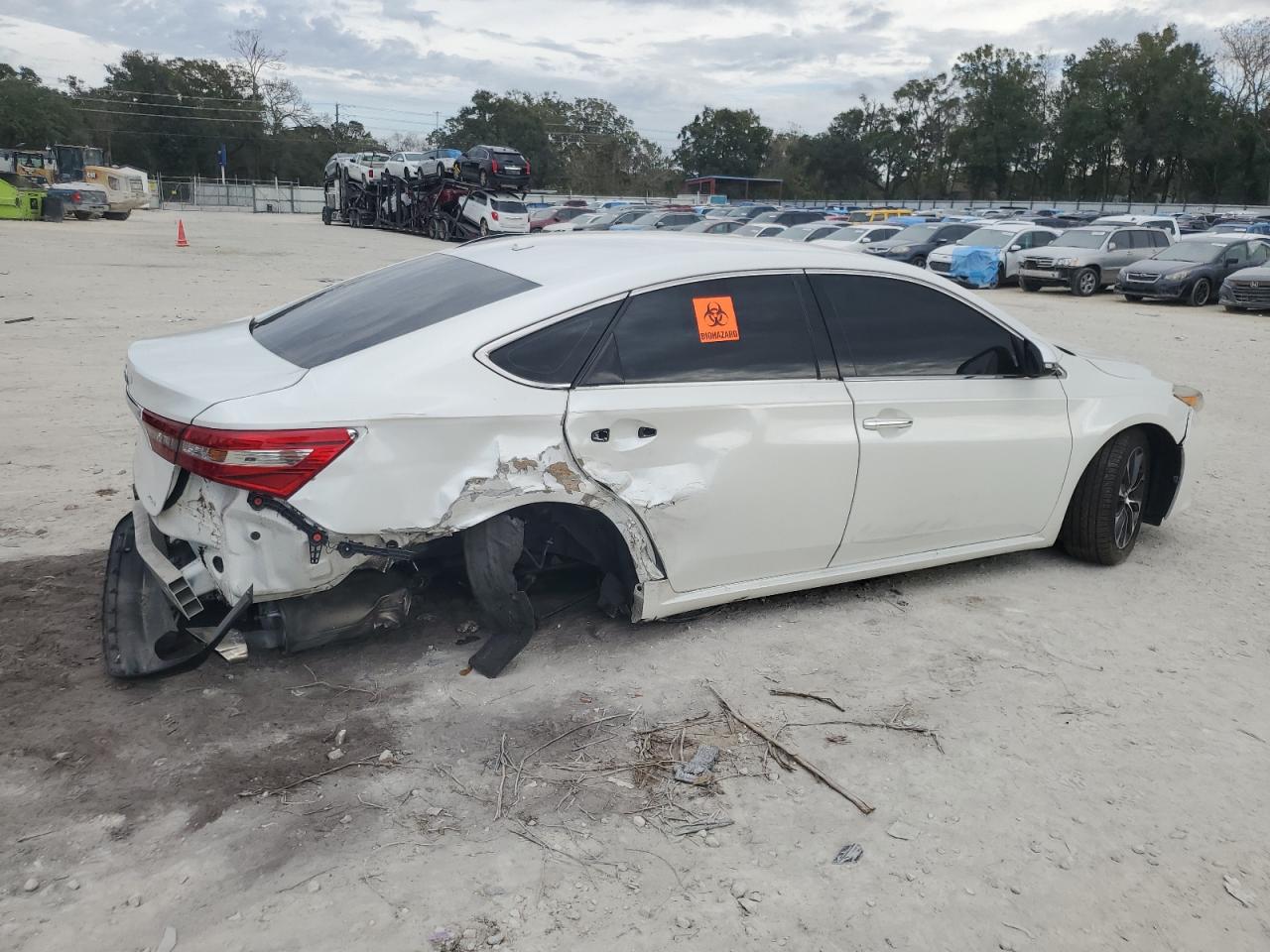 2016 Toyota Avalon - Image 3