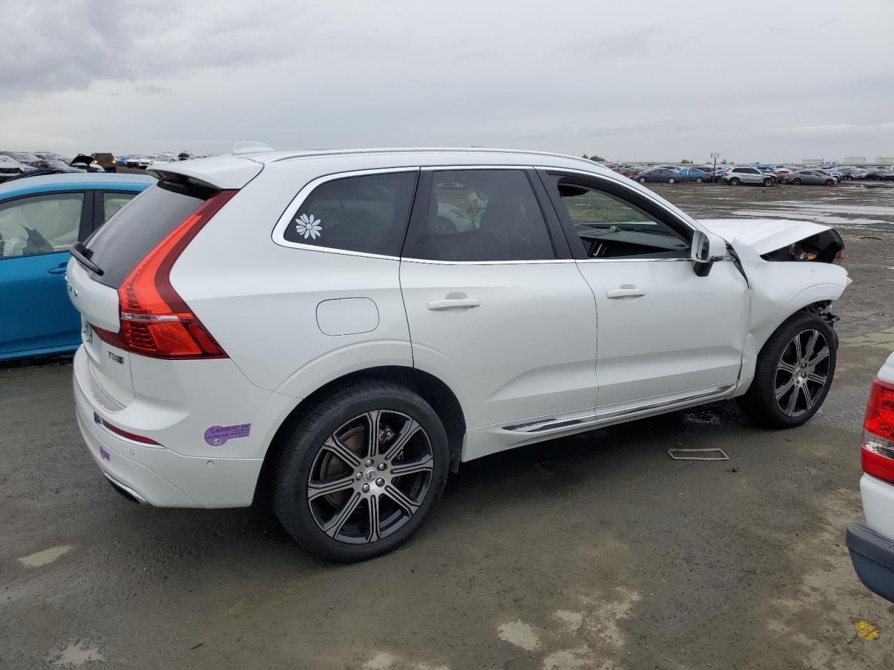 VIN LYVBR0DL7JB121258 2018 VOLVO XC60 no.3