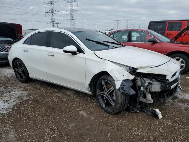  MERCEDES-BENZ A-CLASS 2019 Белы