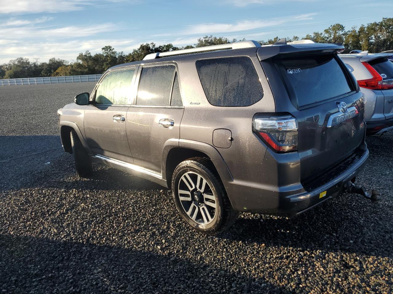 VIN JTEBU5JR3J5513945 2018 TOYOTA 4RUNNER no.2