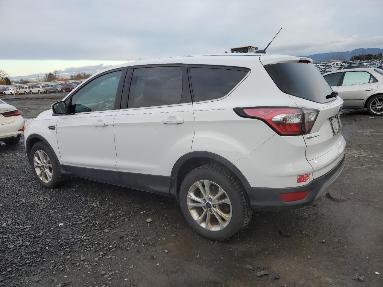 VIN 1FMCU9G9XHUA28687 2017 FORD ESCAPE no.2