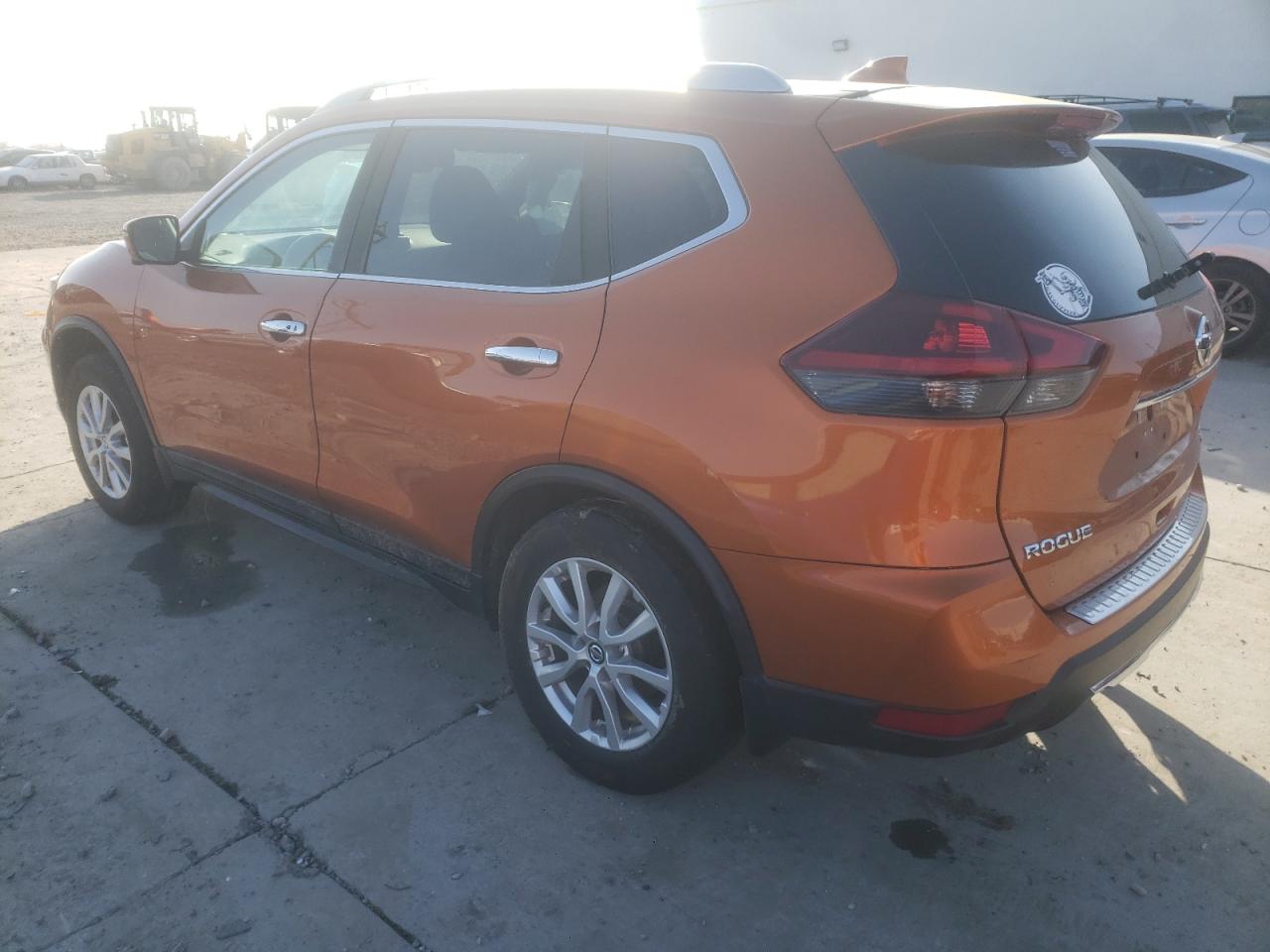 2018 Nissan Rogue - Image 2