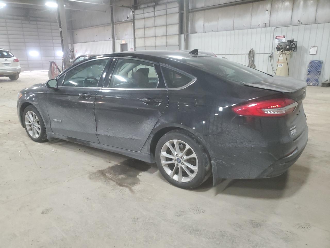 2019 Ford Fusion - Image 2
