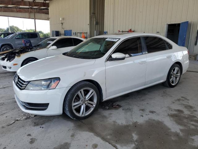 Sedans VOLKSWAGEN PASSAT 2014 White