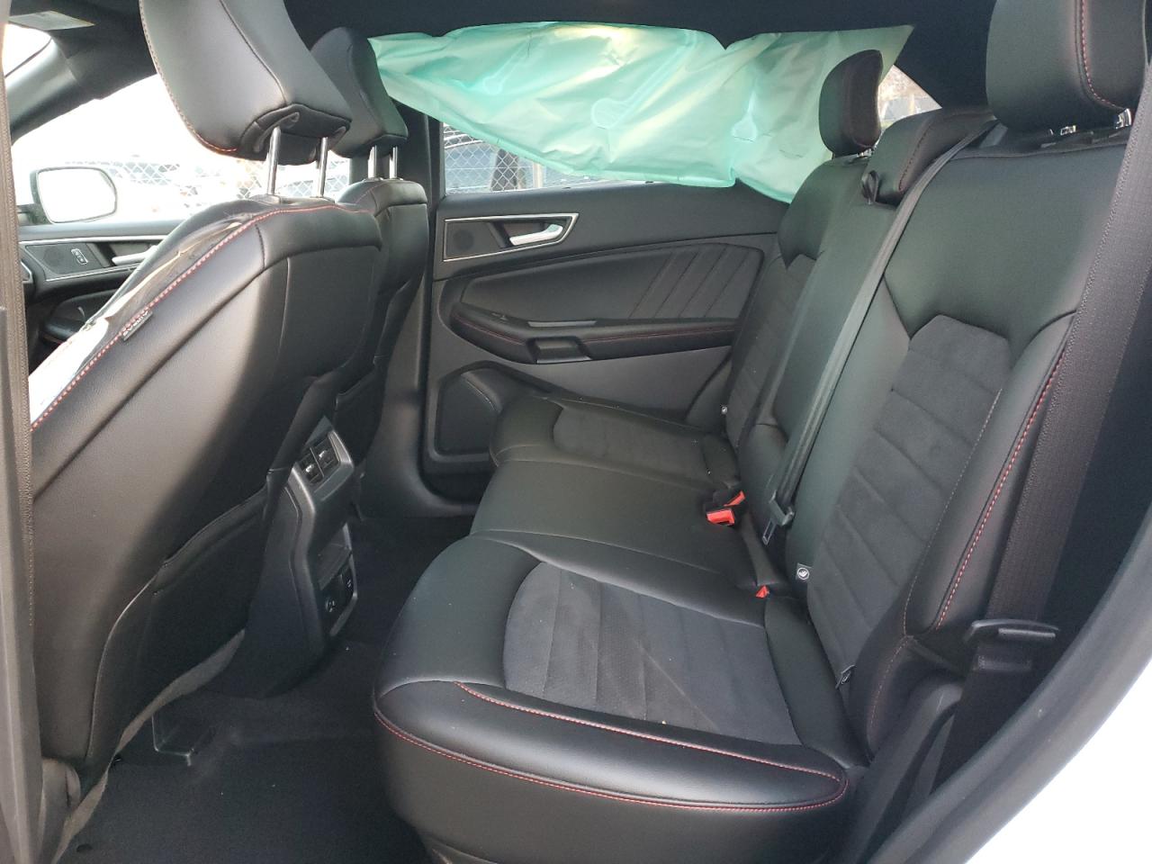 2022 Ford Edge - Image 11