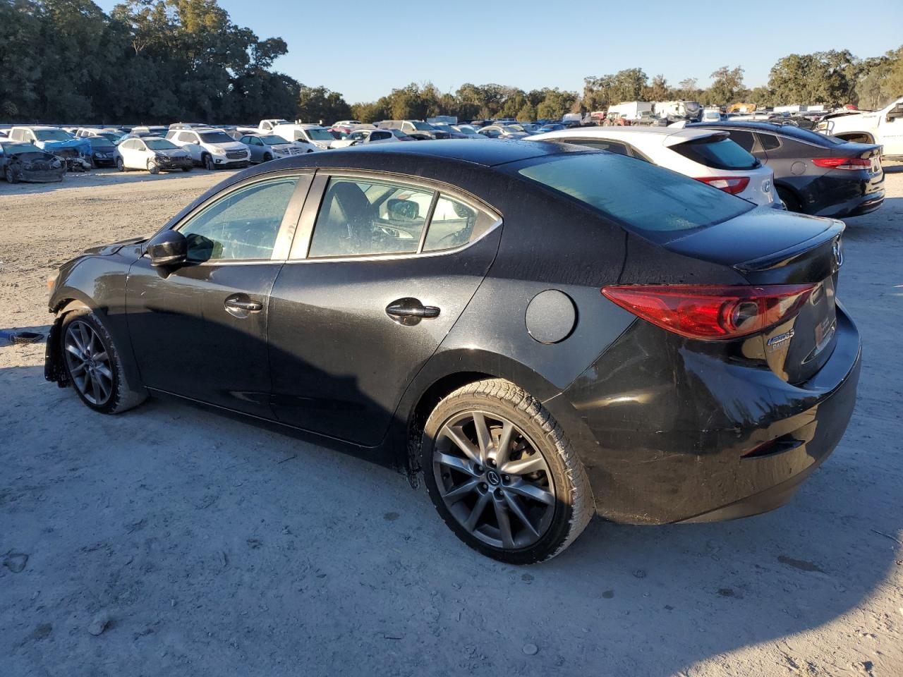 3MZBN1V36JM205319 2018 MAZDA 3 - Image 2