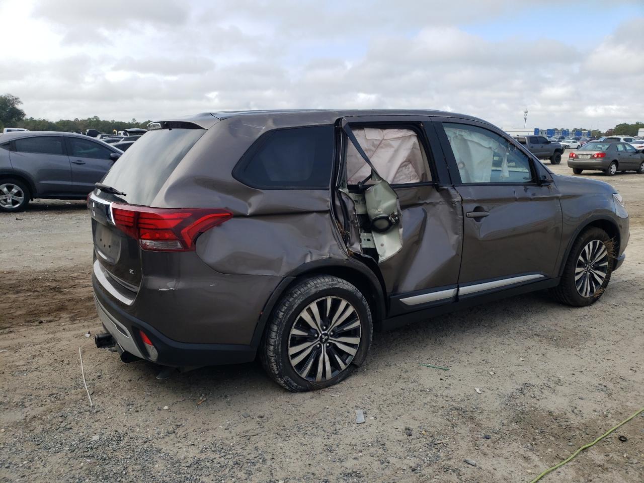 2020 Mitsubishi Outlander - Image 3