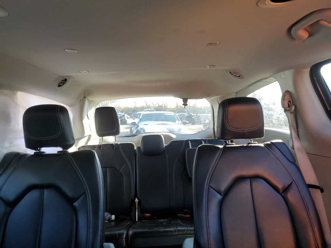 2020 Chrysler Voyager - Image 10