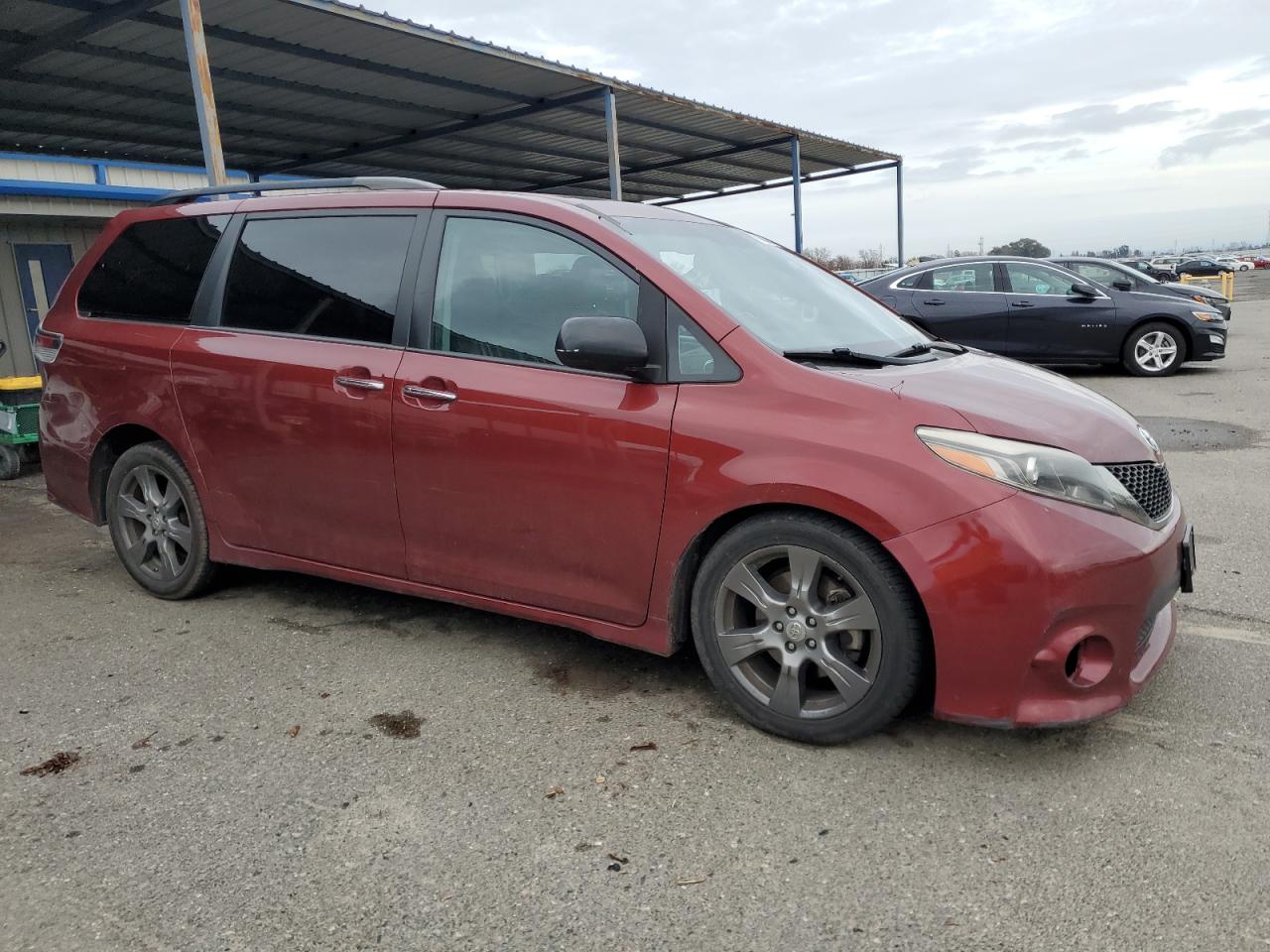 VIN 5TDXZ3DC3HS779056 2017 TOYOTA SIENNA no.4