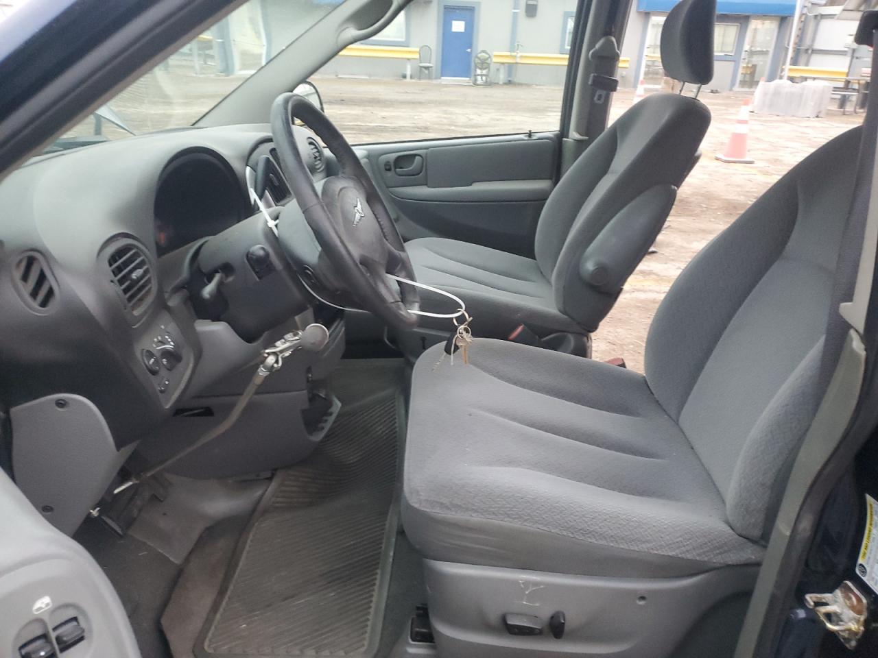 2006 Chrysler Town & Country - Image 7