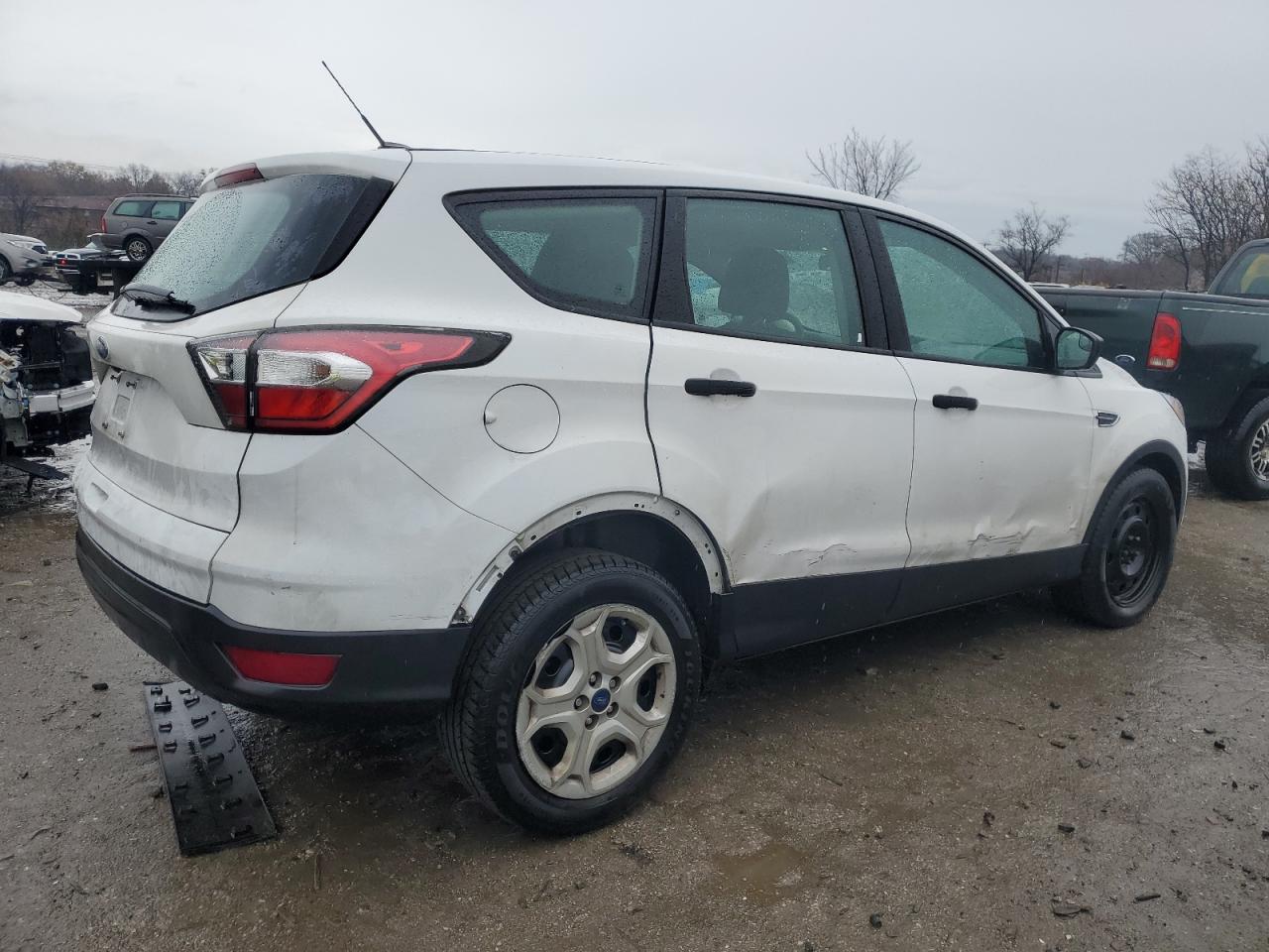 VIN 1FMCU0F78HUB13829 2017 FORD ESCAPE no.3