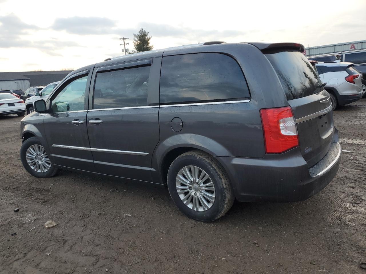 2015 Chrysler Town & Country - Image 2