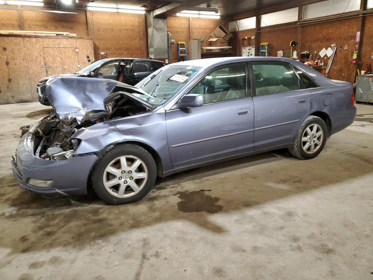 2000 Toyota Avalon - Image 1