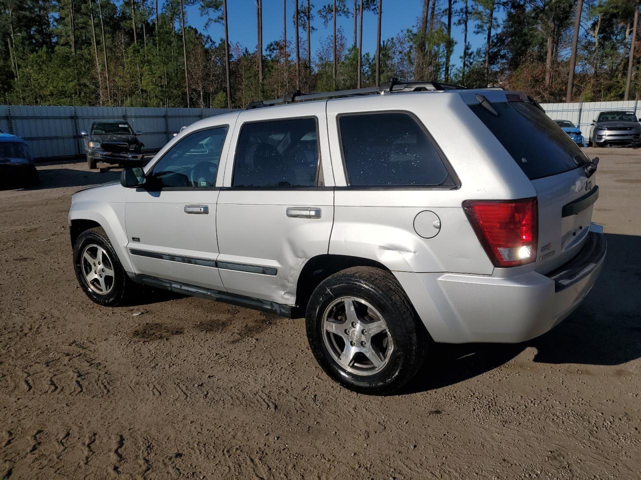 2007 Jeep Grand Cherokee - Image 2