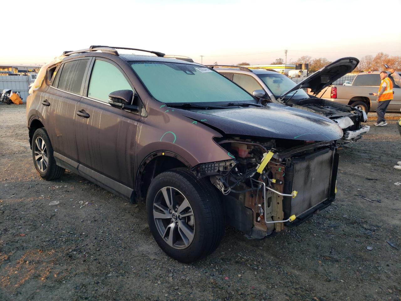 VIN 2T3WFREVXHW348395 2017 TOYOTA RAV4 no.4