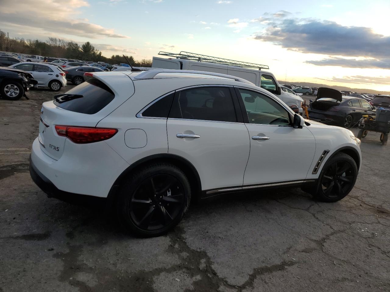 2011 Infiniti FX - Image 3
