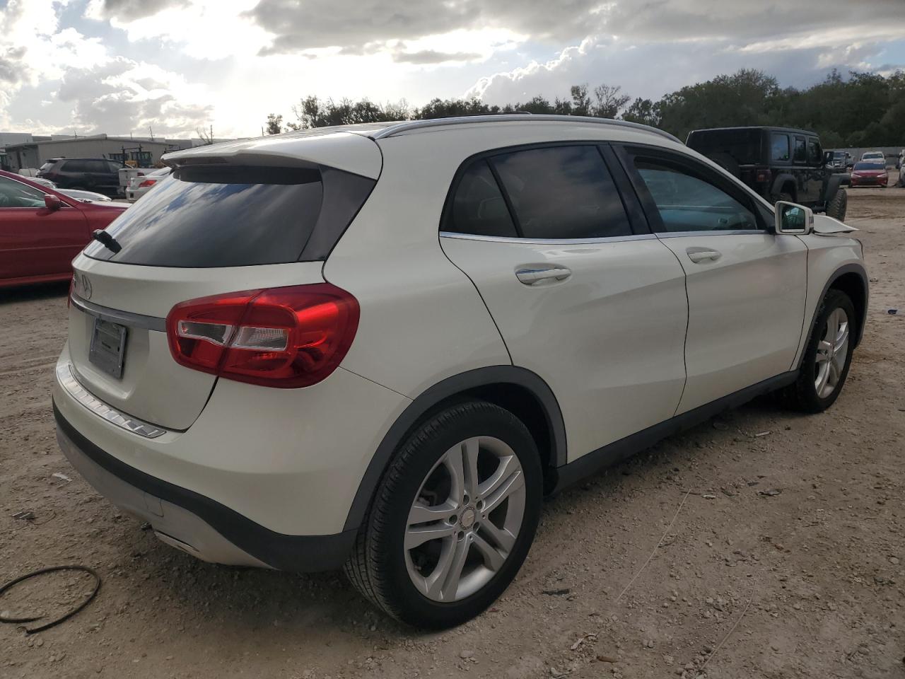 VIN WDCTG4EB0FJ181611 2015 MERCEDES-BENZ GLA-CLASS no.3