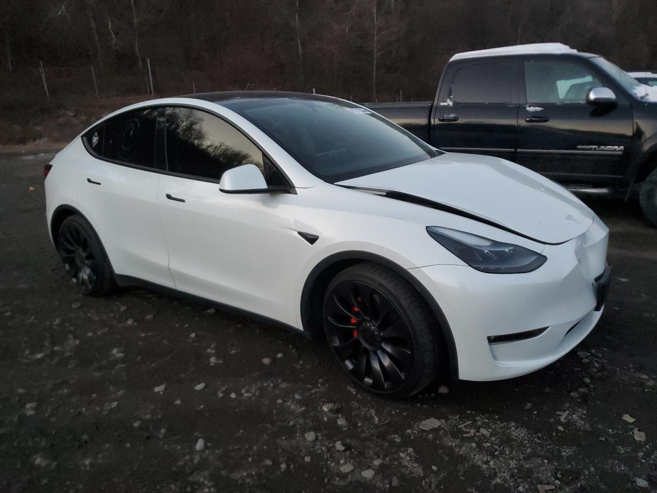 VIN 7SAYGDEF5NF574754 2022 TESLA MODEL Y no.4