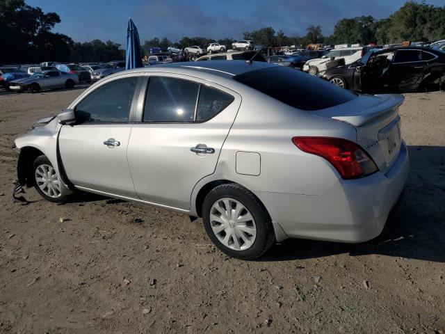  NISSAN VERSA 2019 Srebrny