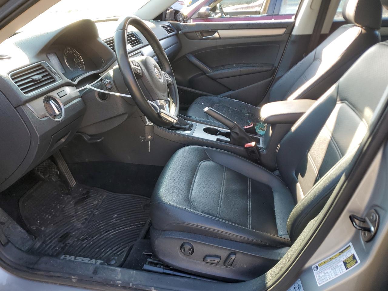 2014 Volkswagen Passat - Image 7