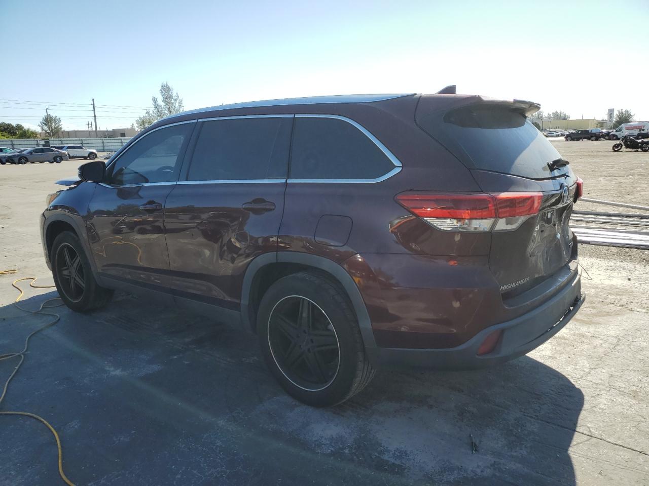2019 Toyota Highlander - Image 2