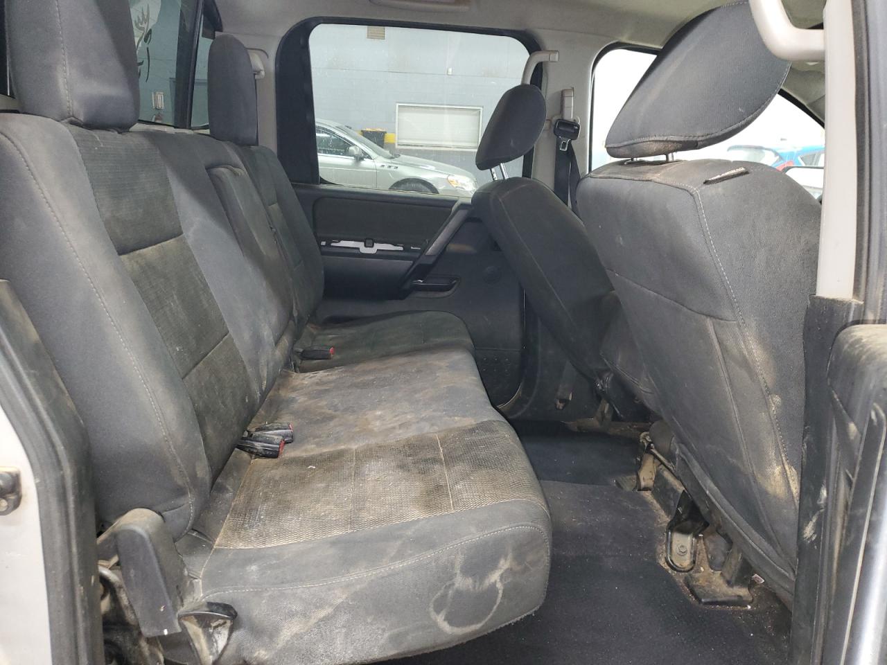 2014 Nissan Titan - Image 10