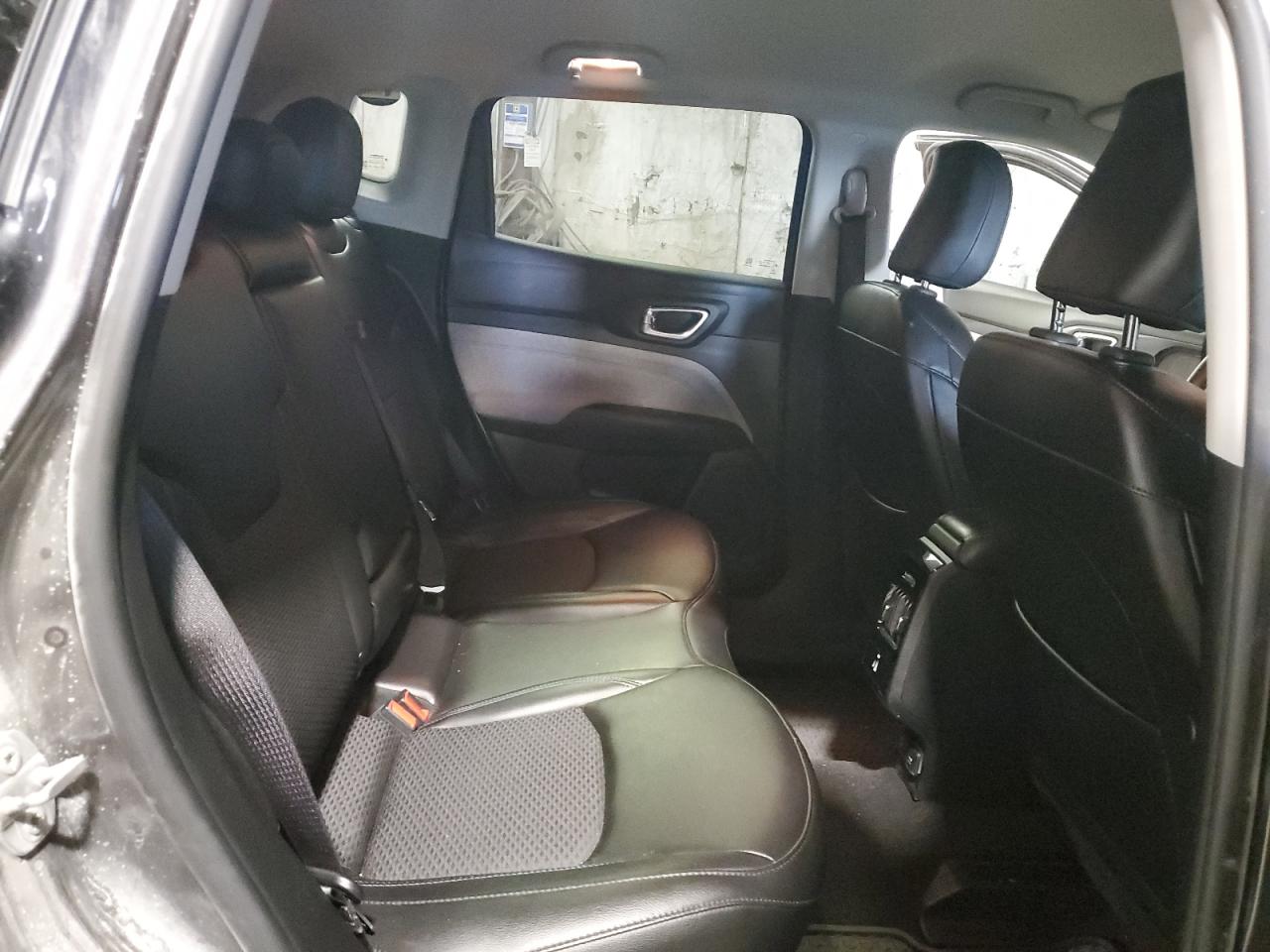 2022 Jeep Compass - Image 11