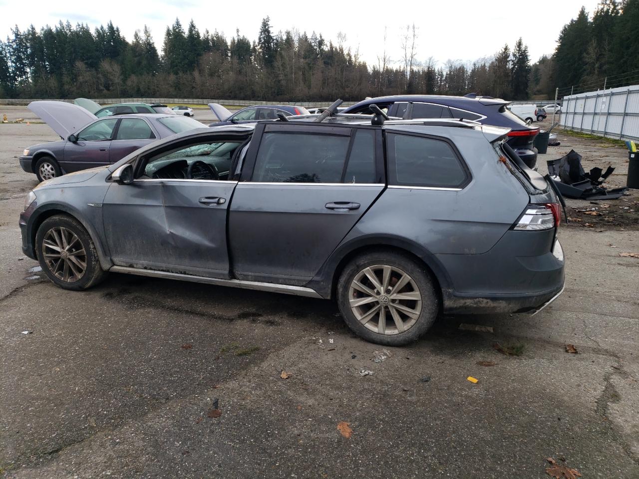 2018 Volkswagen Golf - Image 2