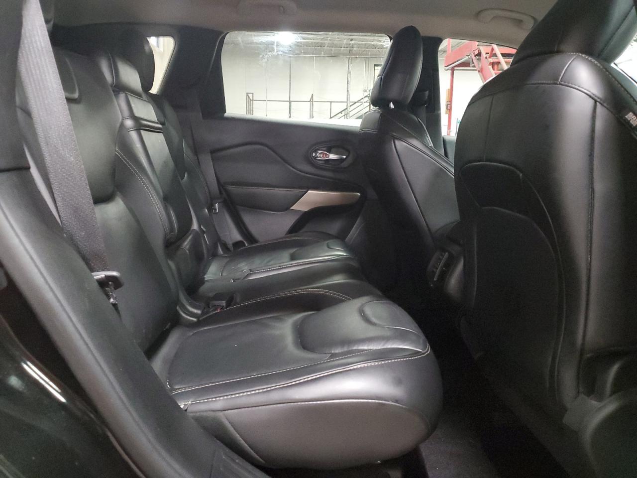 2017 Jeep Grand Cherokee - Image 11