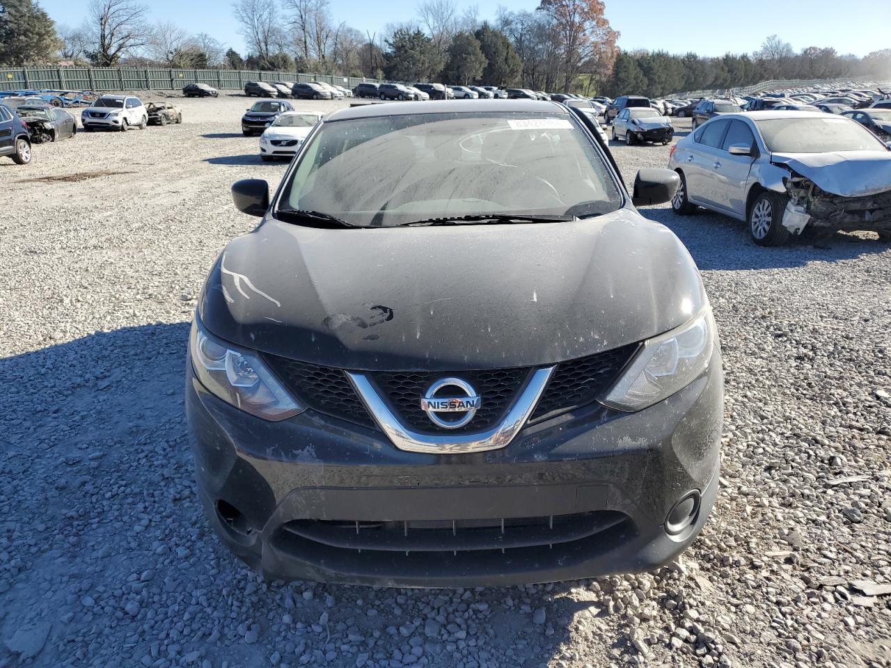 2017 Nissan Rogue - Image 5