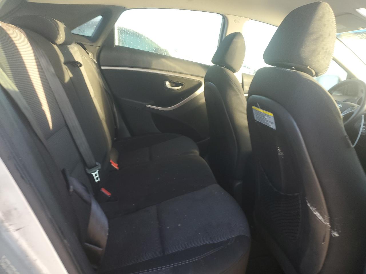 2013 Hyundai Elantra - Image 10